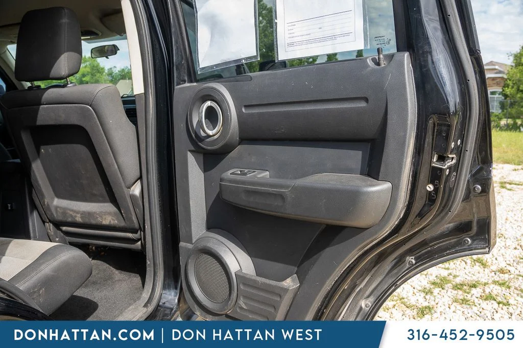 Used 2007 Black Dodge SXT image 16