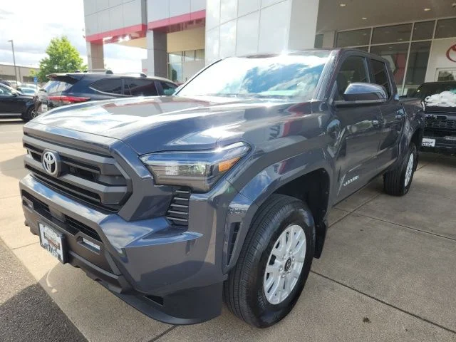 Certified Used 2025  Toyota SR5 image 6
