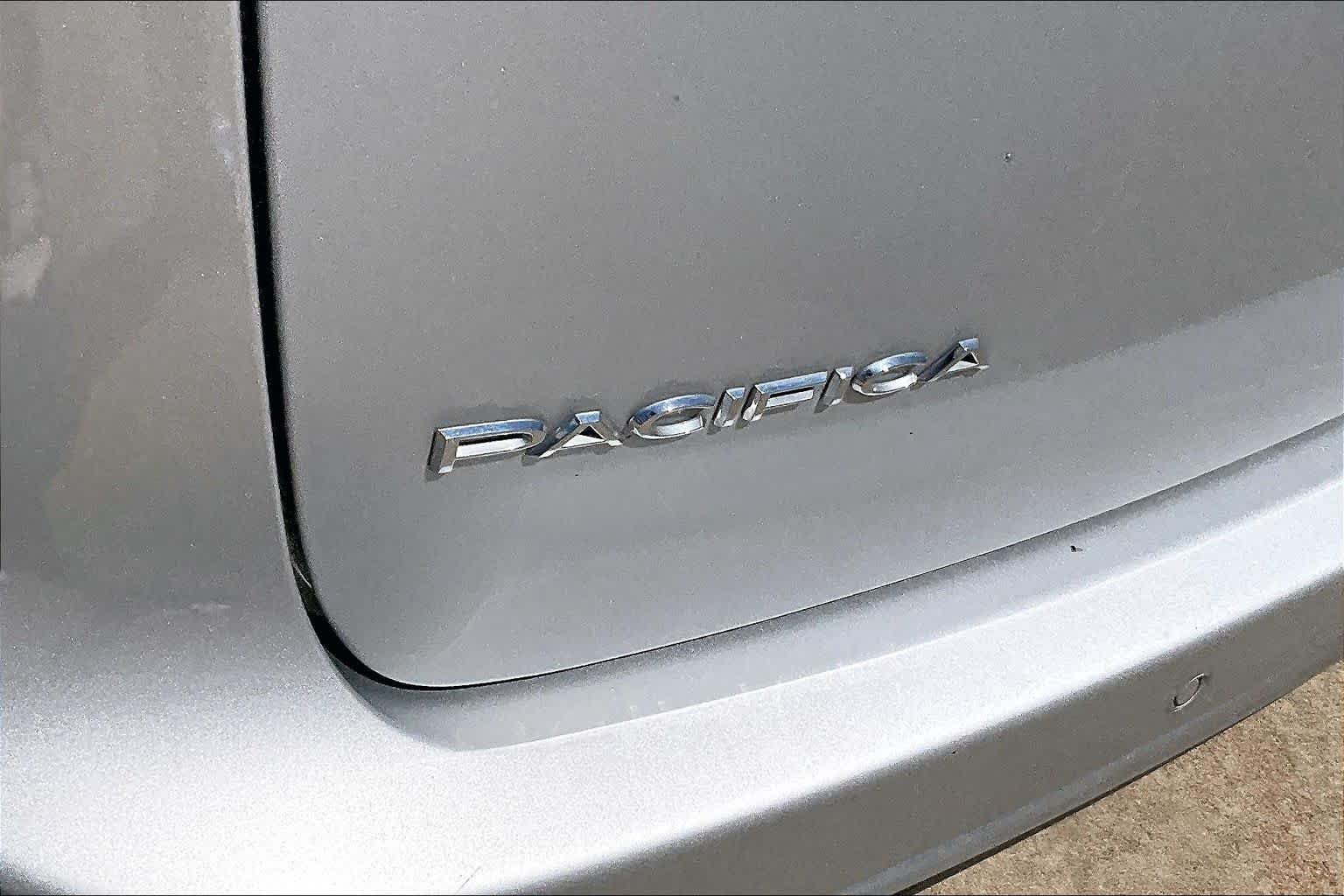 Used 2024 Silver Mist Clearcoat Chrysler Touring L image 10