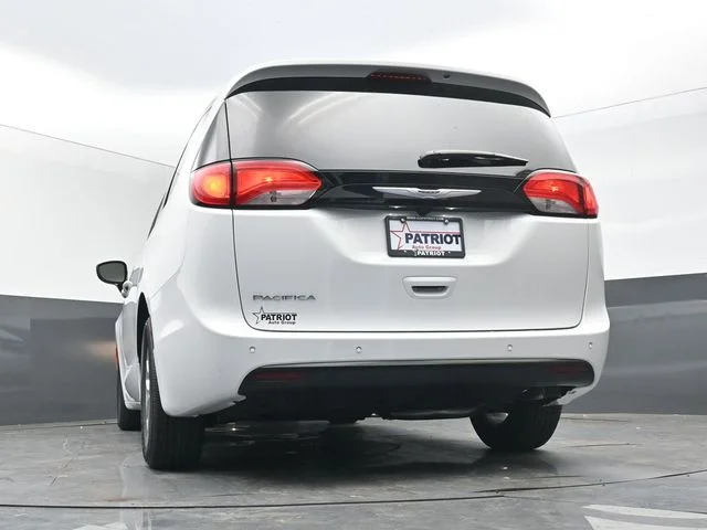 New 2027 Bright White Clear-Coat Exterior Paint Chrysler LX image 41