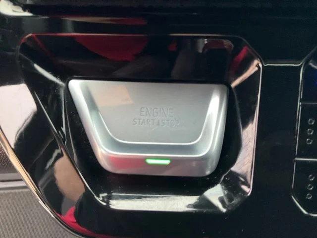 Used 2025 White GMC AT4 image 31