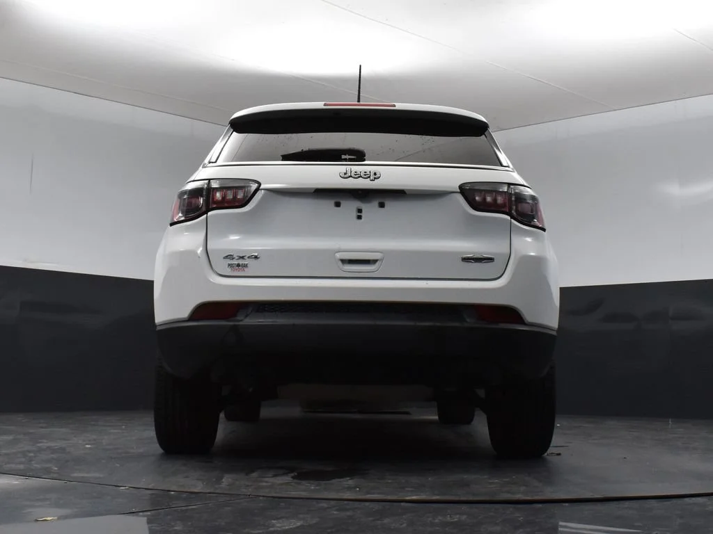 Certified Used 2022 White Jeep Latitude Lux image 11