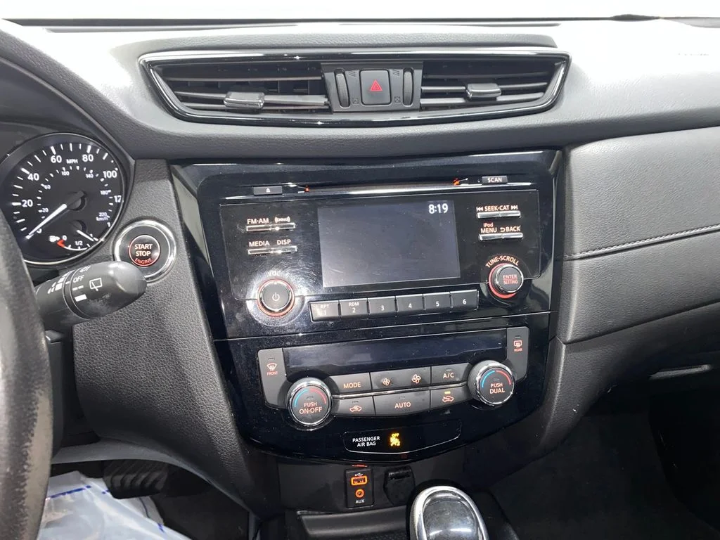 2017 Nissan Rogue SV - Photo 22