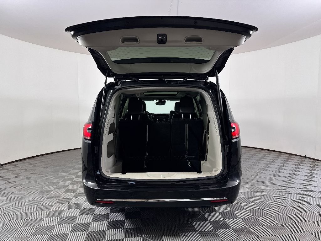 2023 Chrysler Pacifica Limited - Photo 8