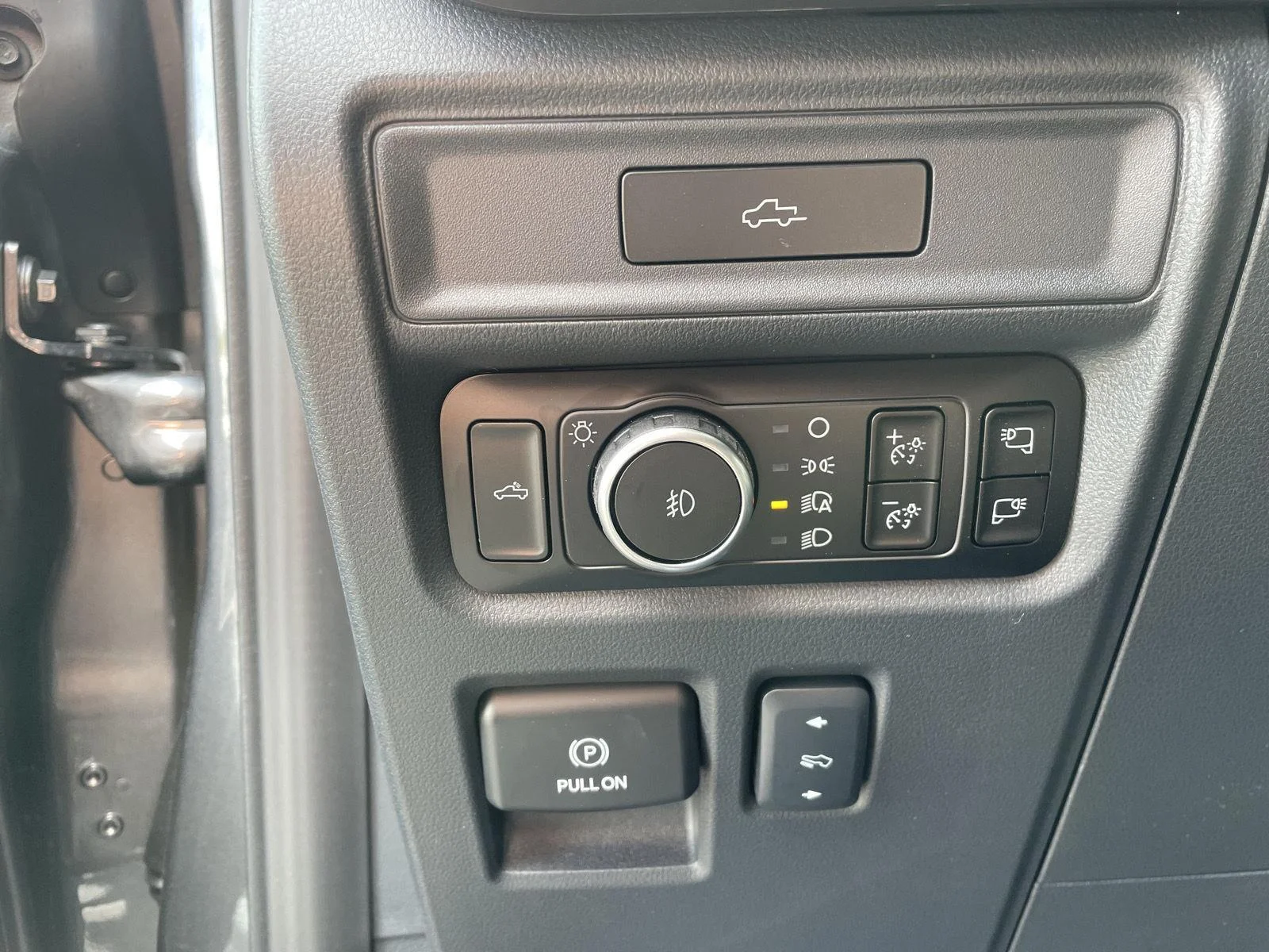 New 2026 Carbonized Gray Metallic Ford Tremor image 15