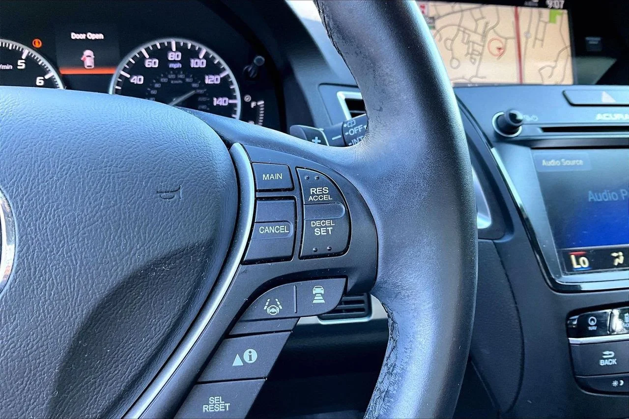 Used 2018  Acura Advance Package image 31