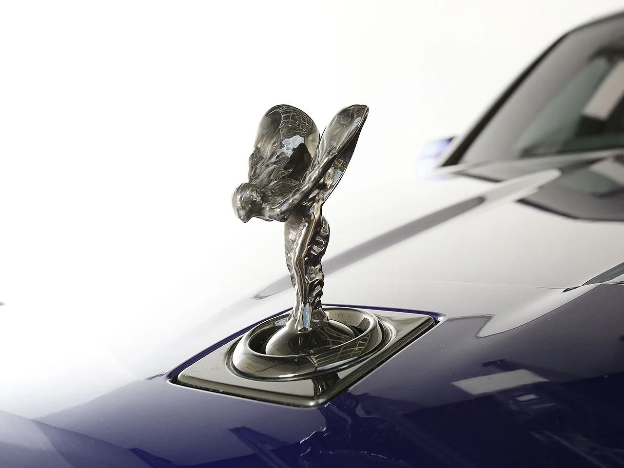 Used 2024 Blue Rolls-Royce Black Badge image 9