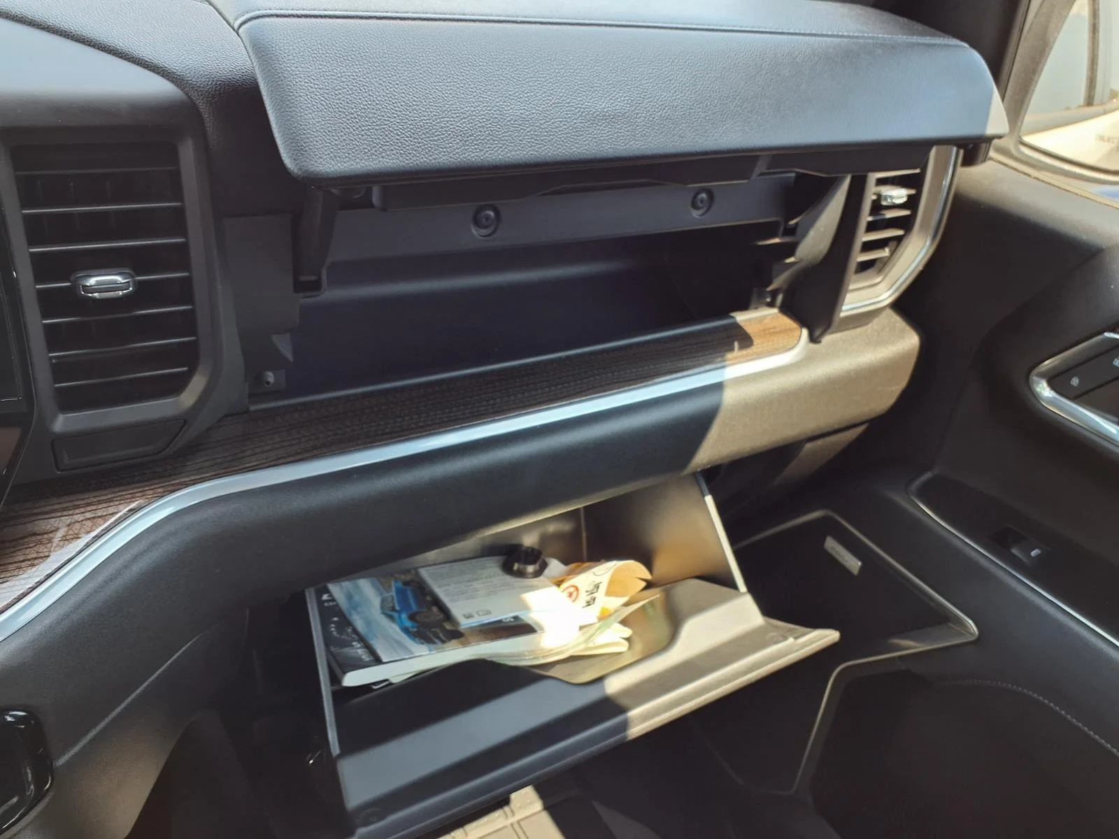 Used 2024 Summit White Chevrolet RST image 17