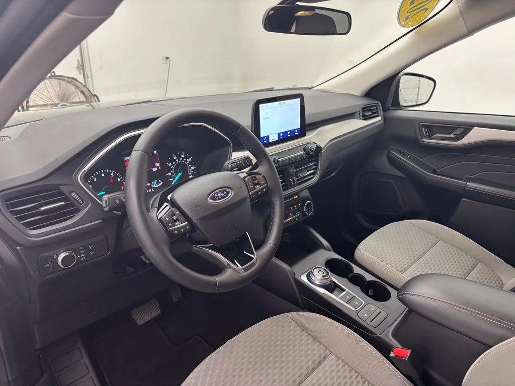 Used 2022 Gray Ford SE image 18