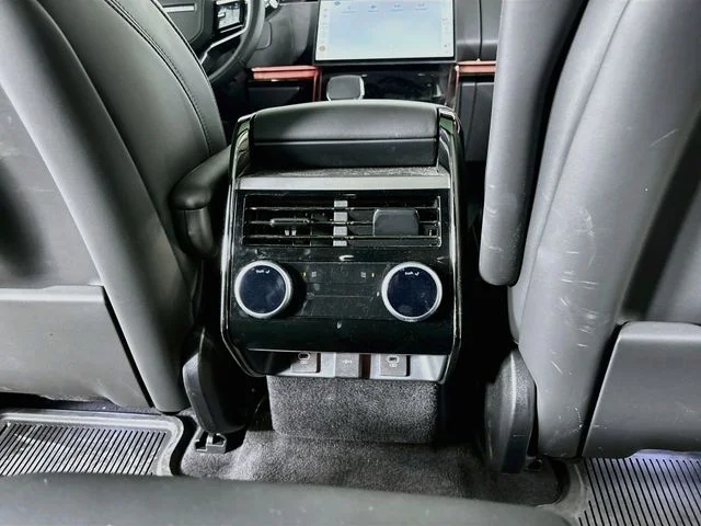 Used 2025 White Land Rover SE image 24