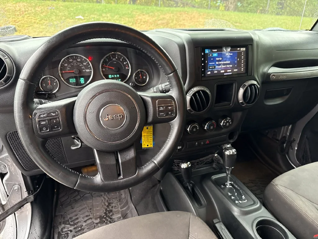Used 2018 Silver Jeep Unlimited Sport image 19