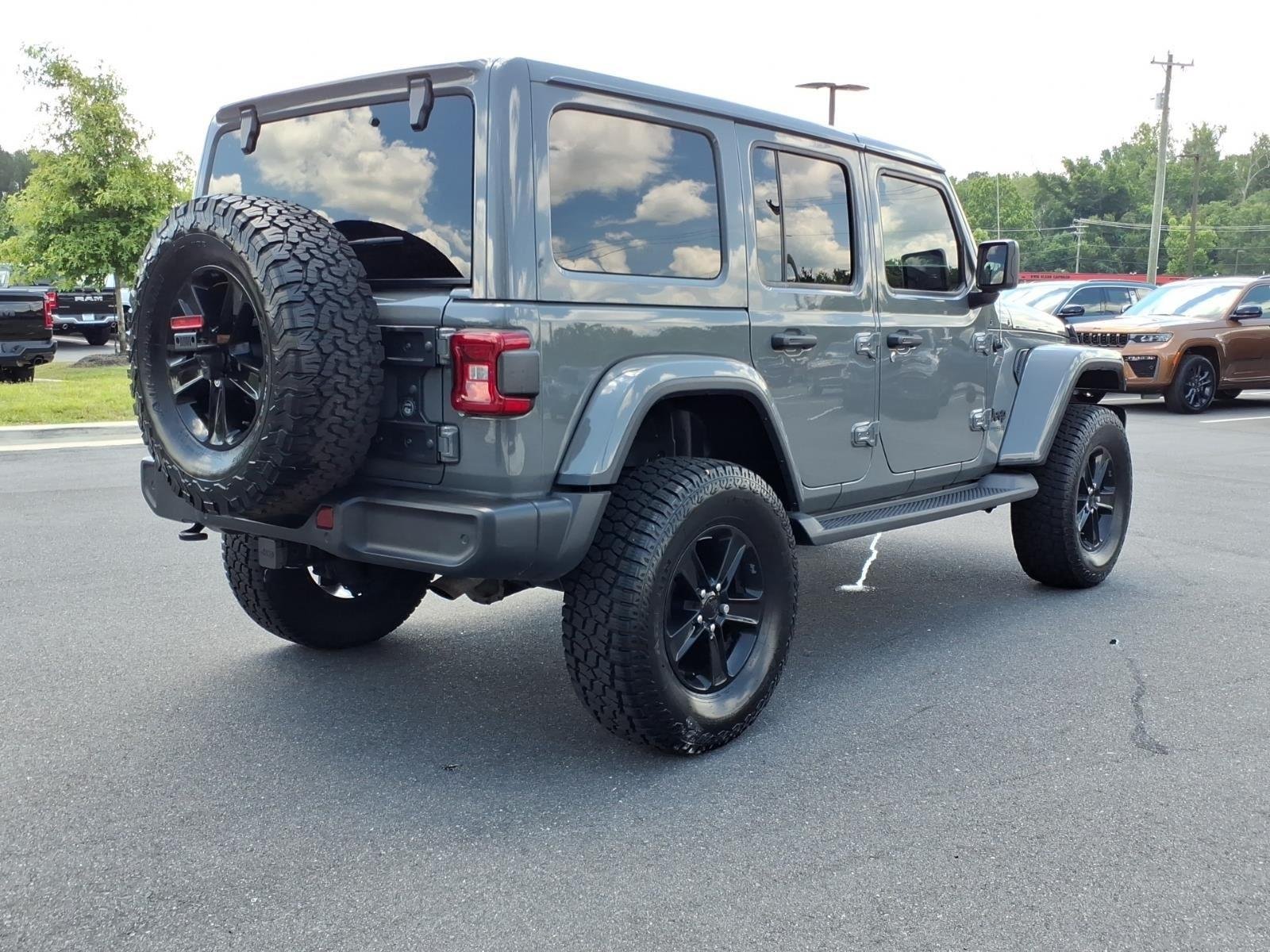 Used 2021 Sting-Grey Jeep Unlimited Altitude image 2