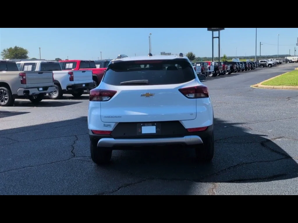 New 2026 Summit White Chevrolet LT image 31