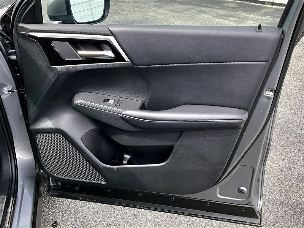 Used 2024 Gray Mitsubishi SE Black Edition image 12