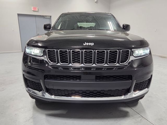 New 2026 Diamond Black Crystal Pearl-Coat Exterior Paint Jeep Laredo image 2