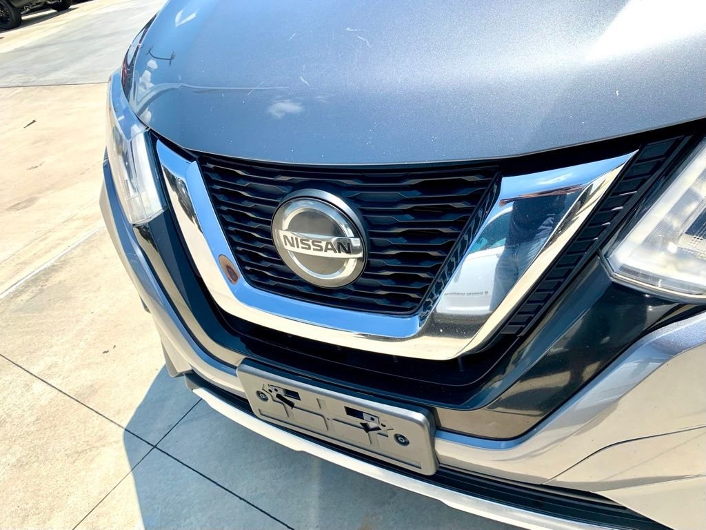 Used 2020 Gray Nissan SV image 2