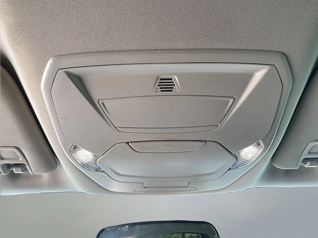 Used 2019 Black Ford SE image 27