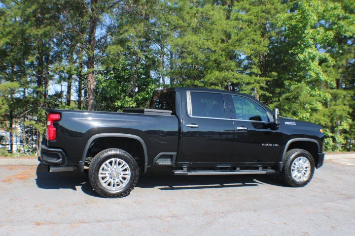 Used 2022 Mosaic Black Metallic Chevrolet High Country image 2