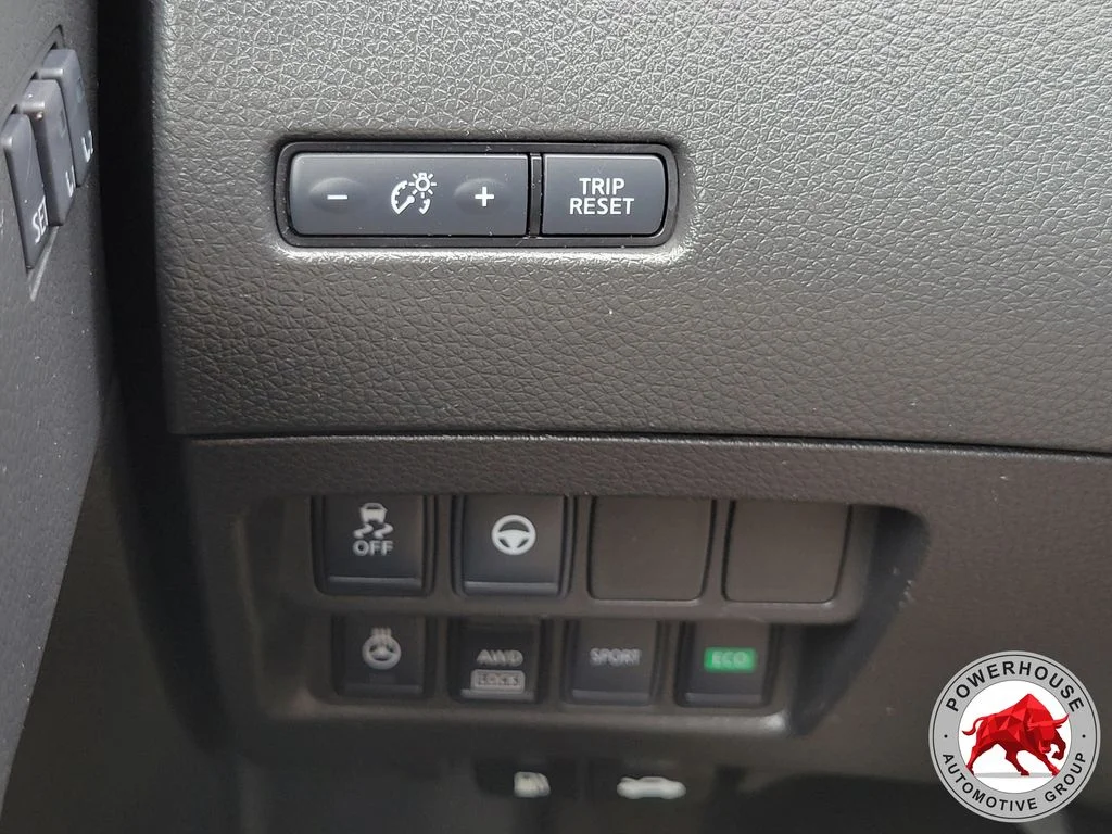 Used 2021 Silver Nissan SL image 28