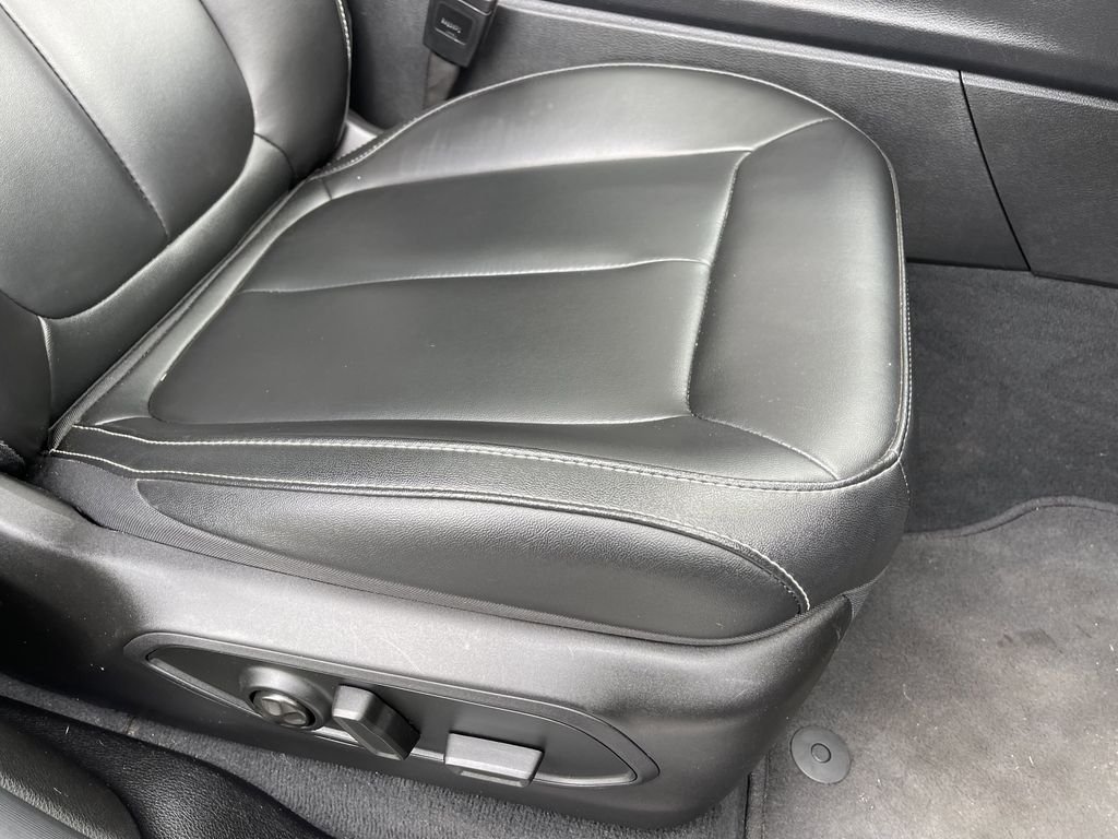 Used 2024 Silver Jeep 4xe image 32