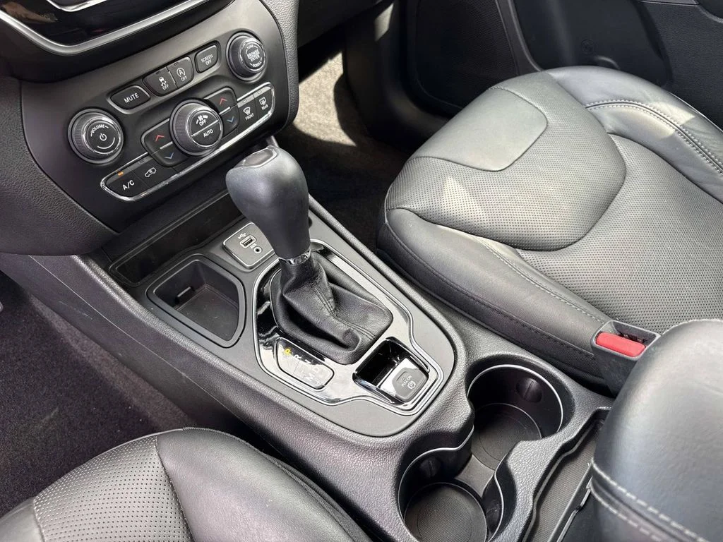 Certified Used 2019 Crystal Metallic Jeep Limited image 25