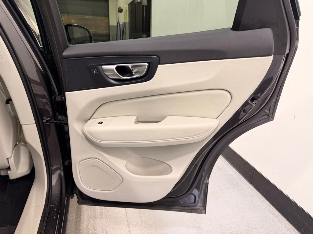 Used 2023 Gray Volvo  image 24