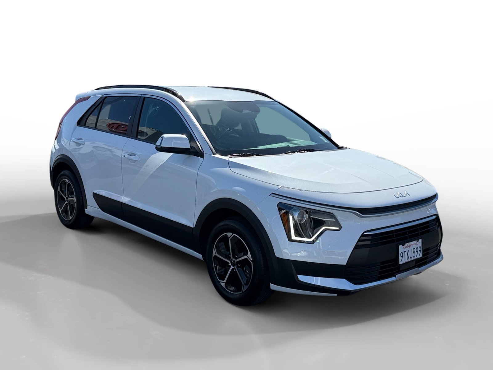 Certified Used 2025 Snow White Pearl Kia EX image 7
