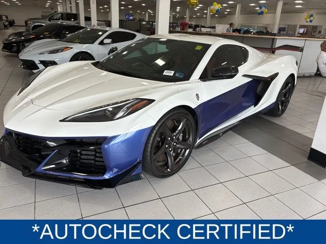 Used 2023 White Chevrolet Z06 image 2