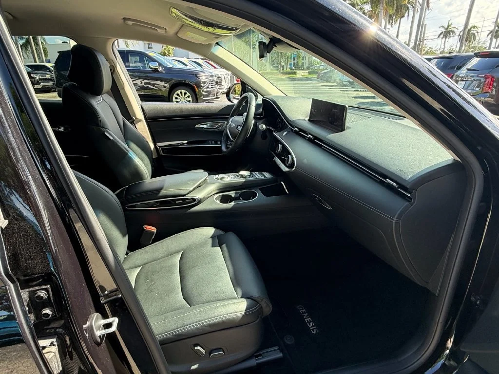 Used 2025 Black Genesis 2.5T image 17