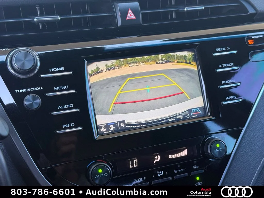 Used 2018 White Toyota SE image 4