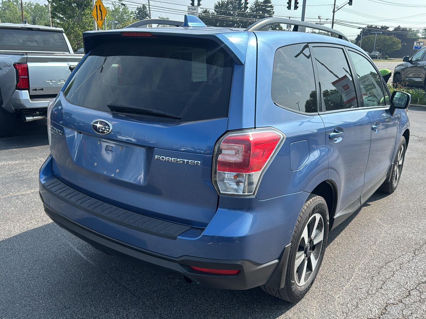Used 2018 Quartz Blue Pearl Subaru Premium image 6