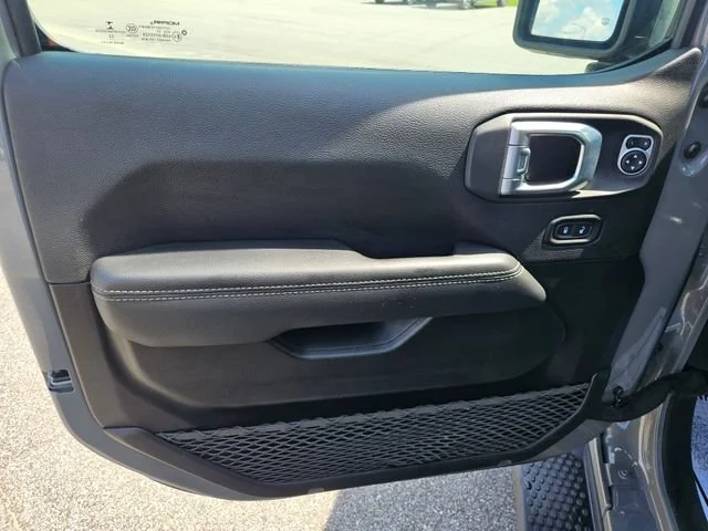 Used 2022 Gray Jeep Unlimited Sahara image 10