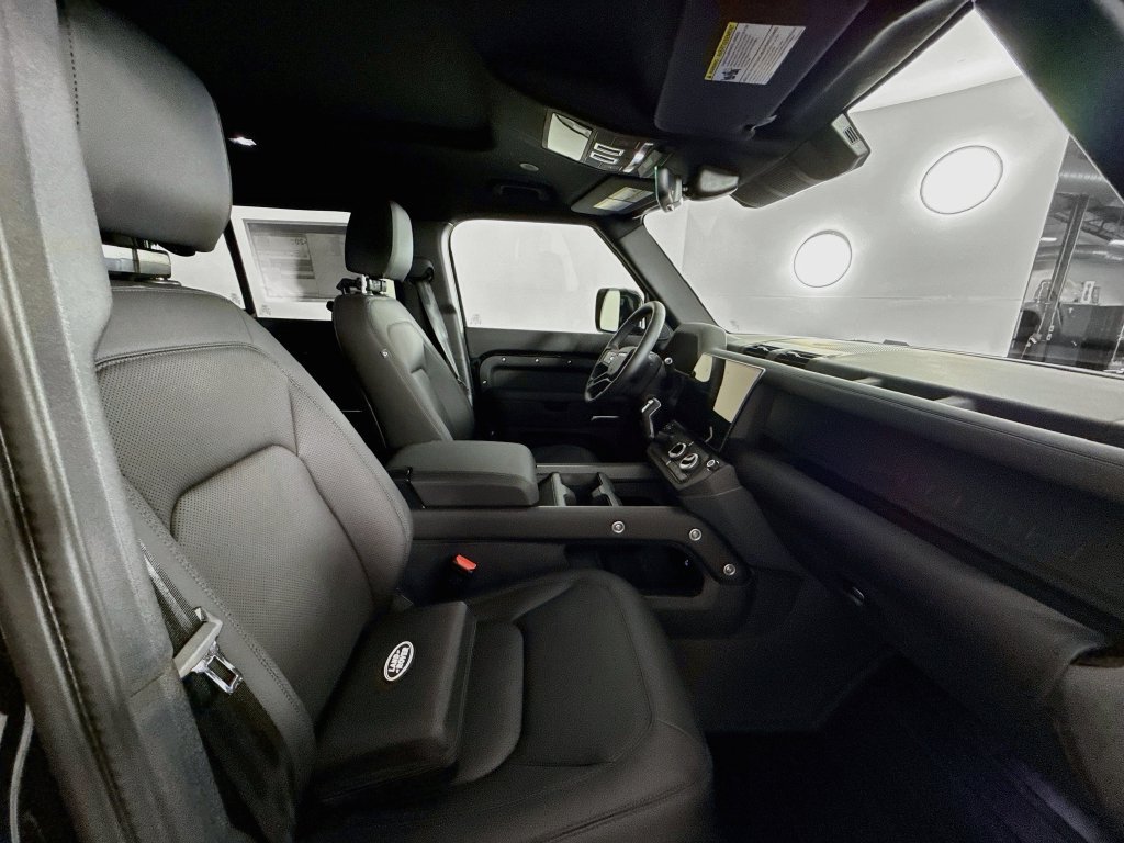 New 2026 Santorini Black Land Rover X-Dynamic SE image 30