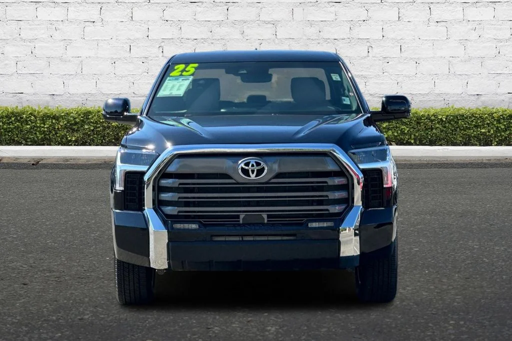 2025 Toyota Tundra Limited - Photo 9