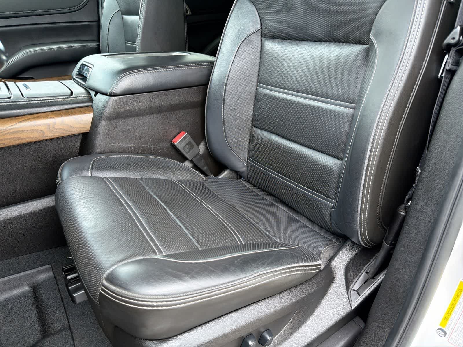 Used 2019 White Frost Tricoat GMC Denali image 17