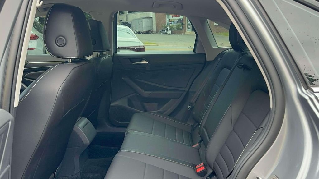 Certified Used 2023 Silver Volkswagen 1.5T SE image 11