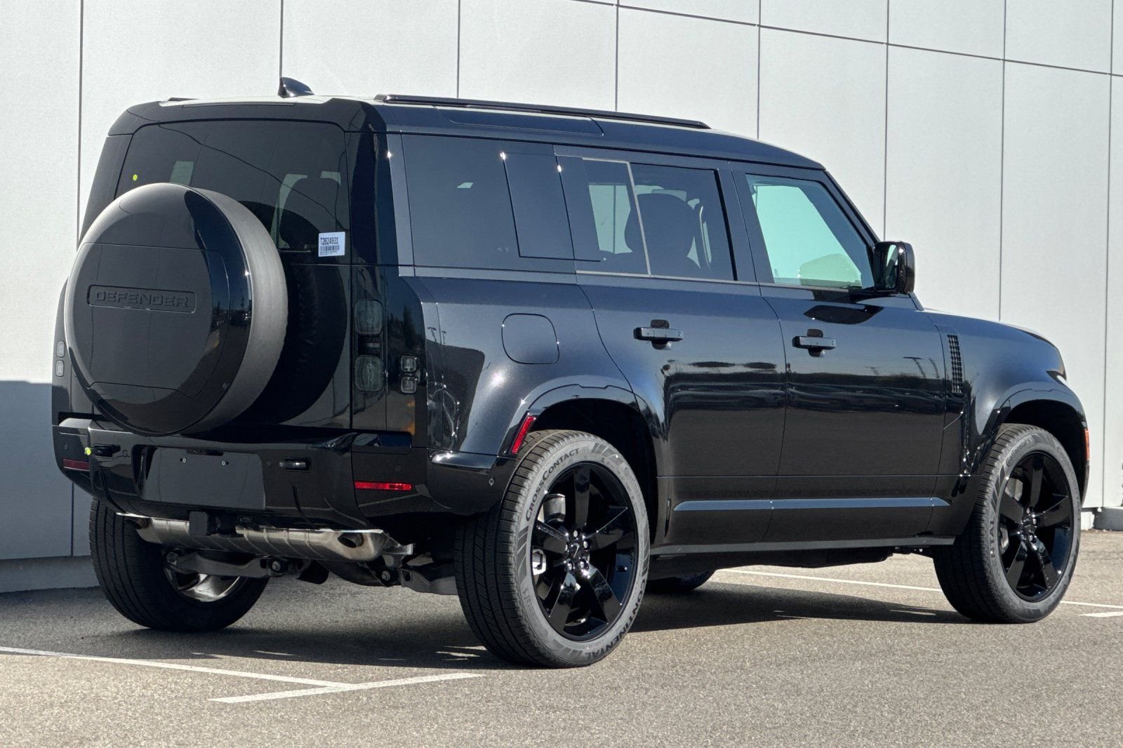New 2026 Santorini Black Land Rover X-Dynamic SE image 5