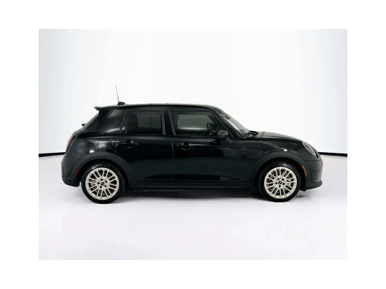 New 2026 Midnight Black II Metallic MINI SIGNATURE PLUS image 4