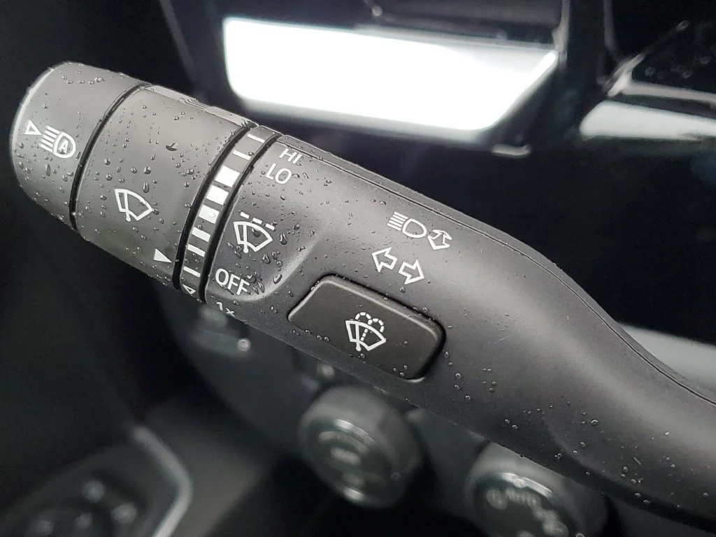 New 2026 Summit White Chevrolet LT (2FL) image 9