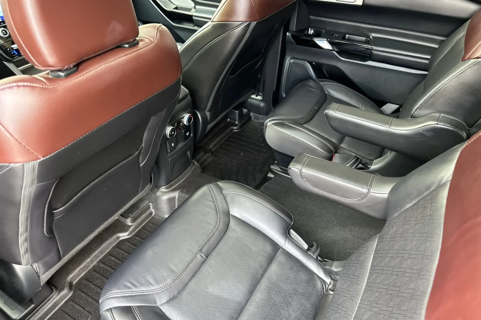 Certified Used 2023 Carbonized Gray Metallic Ford Platinum image 4