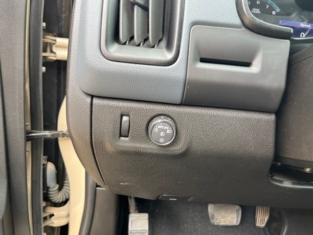 Used 2022 Beige Chevrolet Z71 image 29
