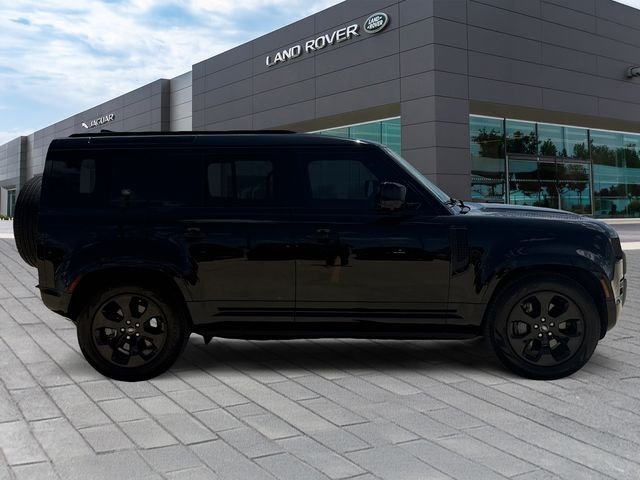 Used 2024 Black Land Rover X-Dynamic SE image 6
