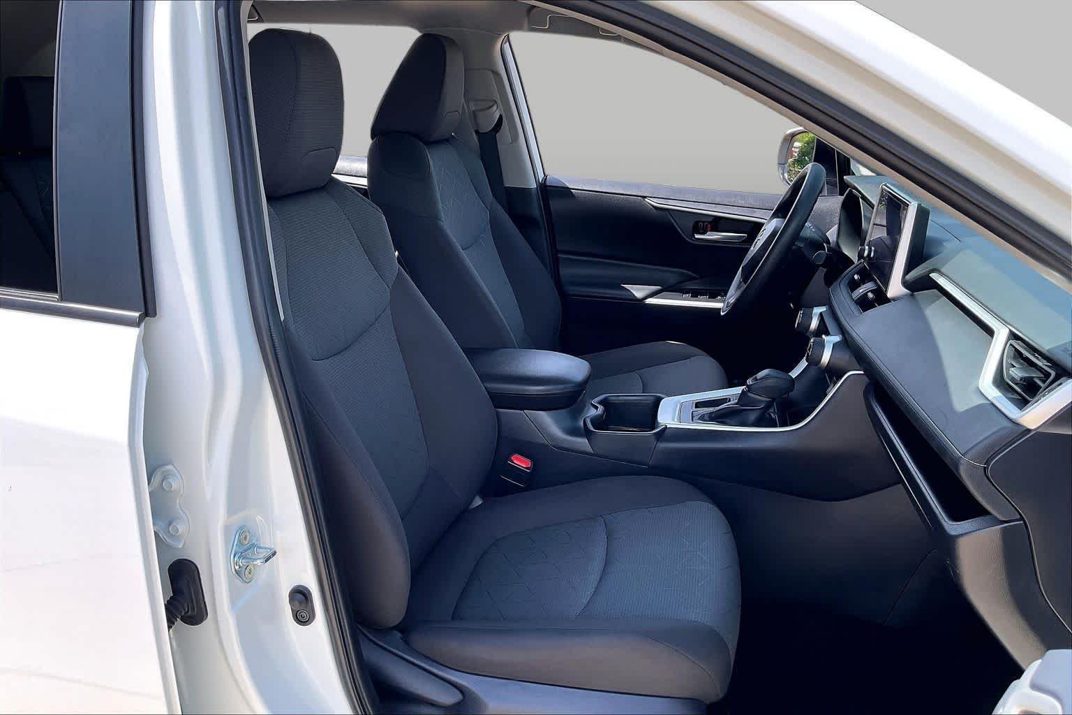 Used 2025 Ice Cap Toyota XLE image 9