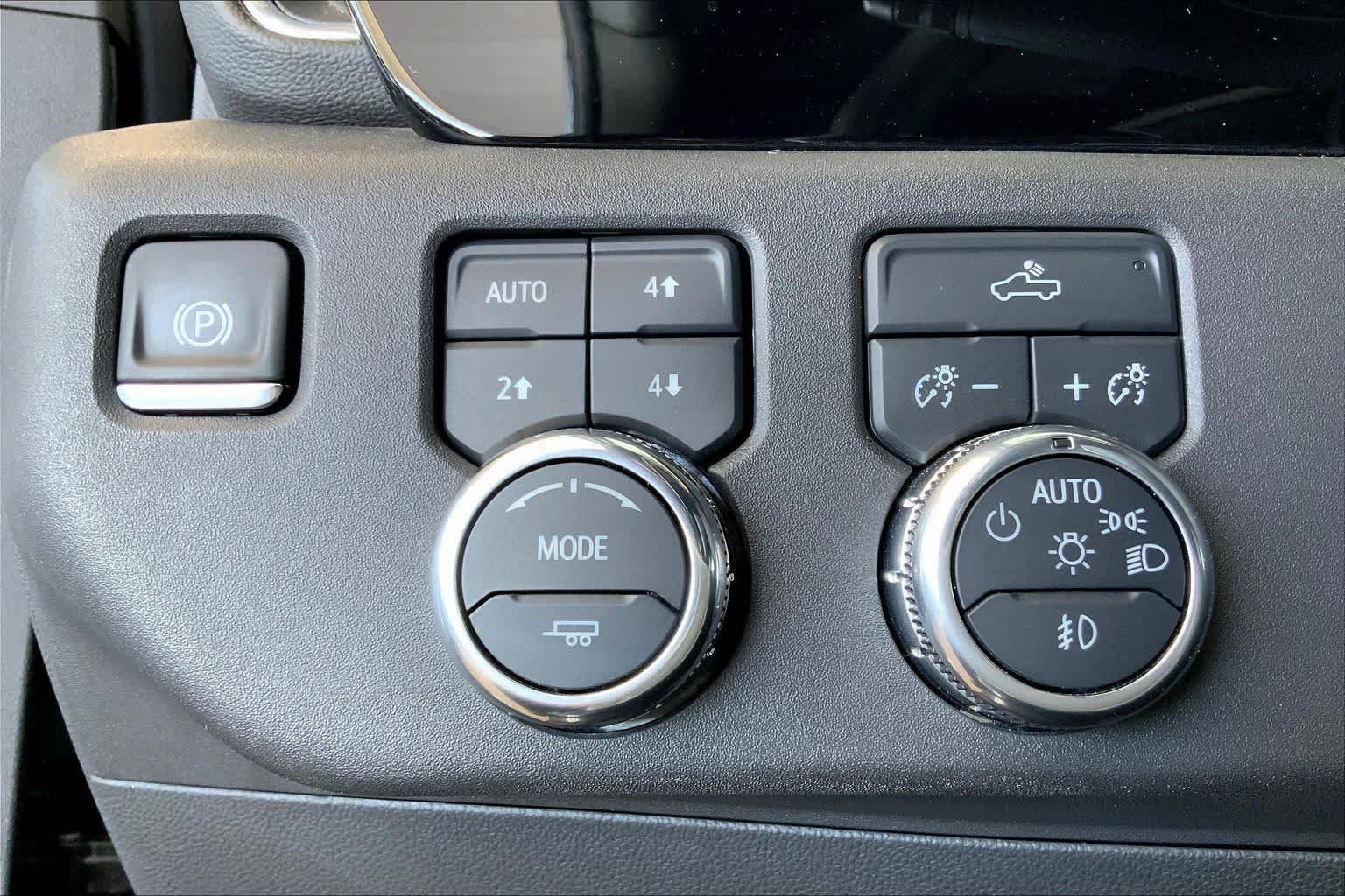 Used 2024 Onyx Black GMC Elevation image 36
