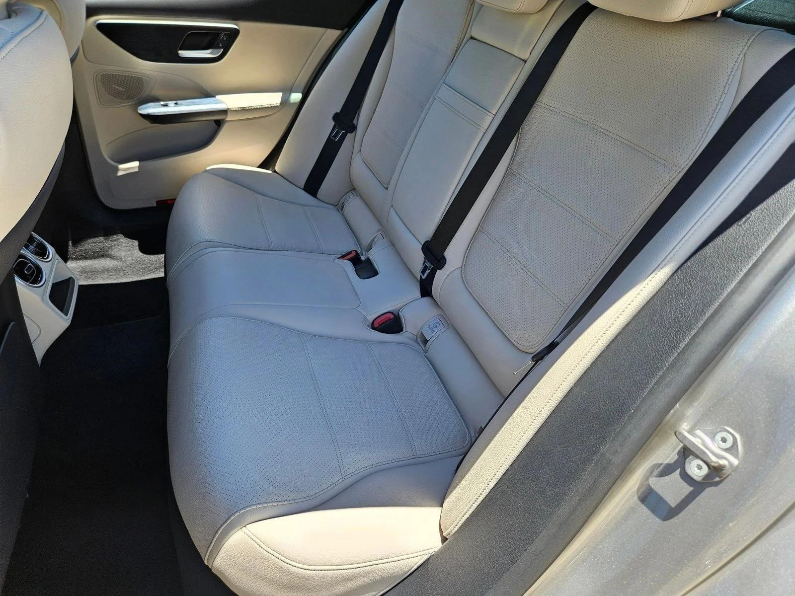 Used 2022 Mojave Silver Metallic Mercedes-Benz C 300 image 16