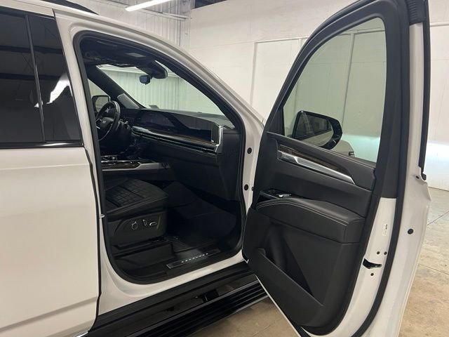 Used 2025 White Cadillac Sport Platinum image 15