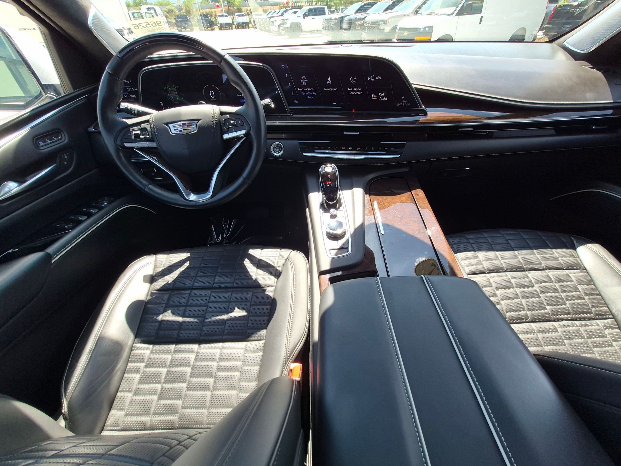 Used 2022 Crystal White Tricoat Cadillac Sport Platinum image 24