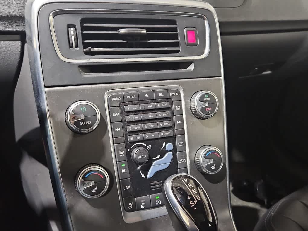 Used 2016 Silver Volvo T5 Drive-E Platinum image 15