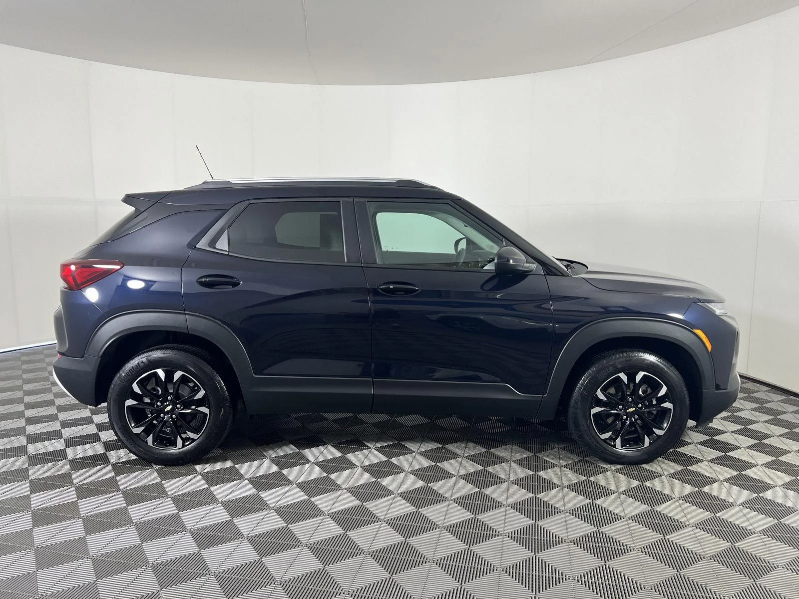 Used 2021 MIDNIGHT BLUE METALLIC Chevrolet LT image 22