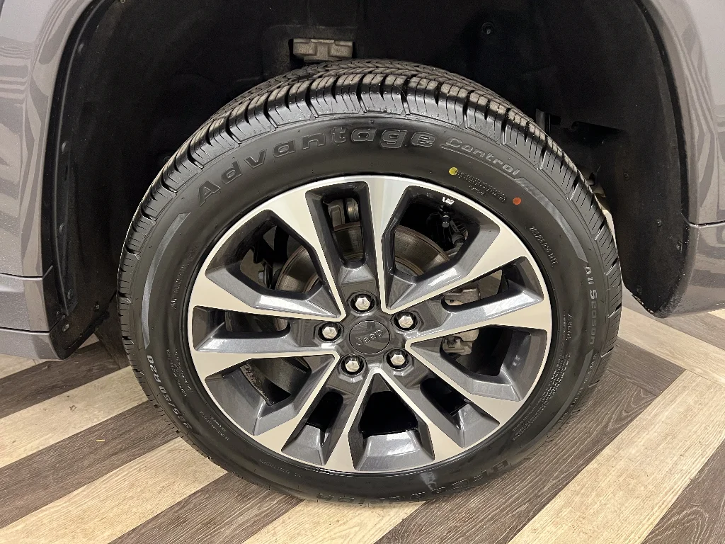 Used 2024 Baltic Gray Metallic Clearcoat Jeep Overland image 22